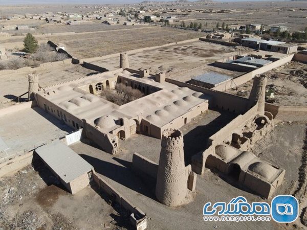 مرمت بنای تاریخی چهار برجی یزدان آباد زرند شروع شد