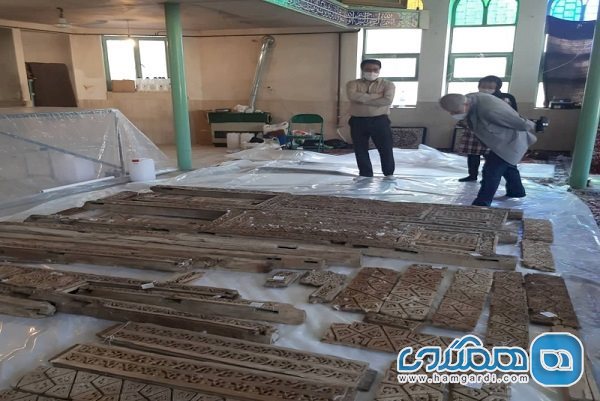 فاز سوم مرمت منبر چوبی مسجد نقوسان تفرش شروع شد