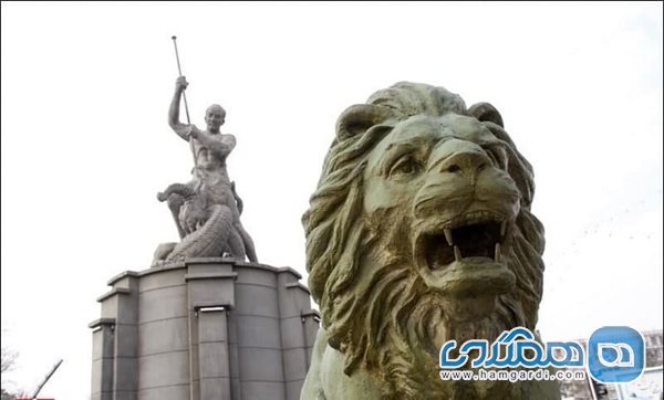 مجسمه نبرد گرشاسب با اژد ها در میدان حر