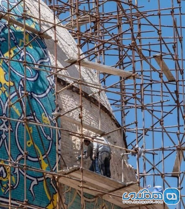 هیلتی با گنبد مسجد جامع عباسی چه می کند؟