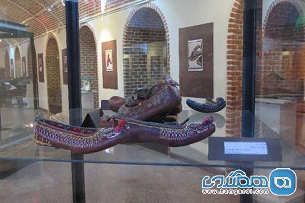 موزه ای که مجموعه ای از کفش های سنتی همه شهر های ایران را در خود جای داده است