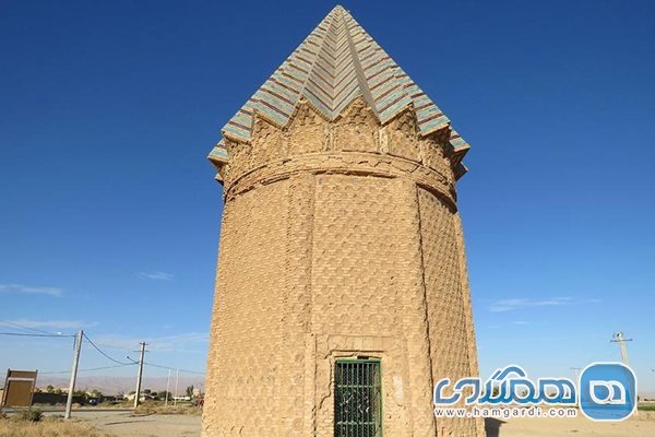 برج آرامگاه اخنگان معماری زیبای چند صد ساله در دشت توس است