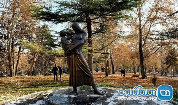 یکی از مهمترین پارک های تهران که در خیابان ولیعصر قرار دارد