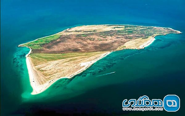 جزیره ای با مساحت یک کیلومتر مربع که در نزدیکی لاوان قرار دارد