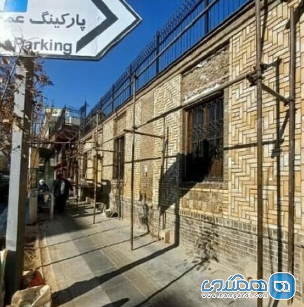 بدسلیقگی در مرمت دیوارهای خانه مقدم