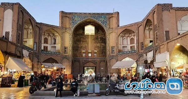 بازار قیصریه یکی از آثار باستانی ساخته شده در میدان نقش جهان است