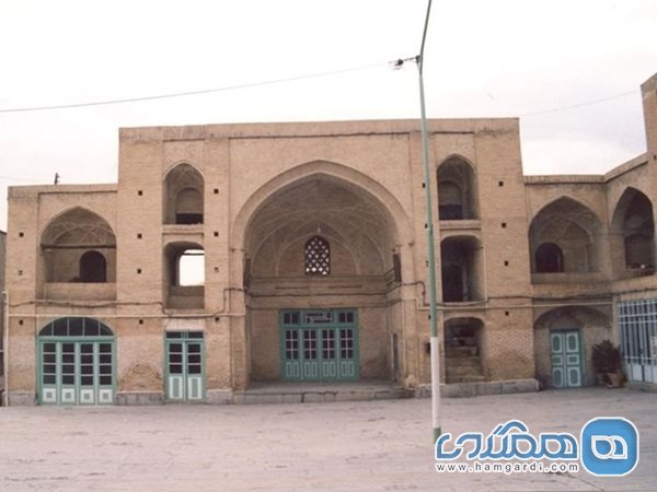 مسجد سرخ ساوه مرمت شد