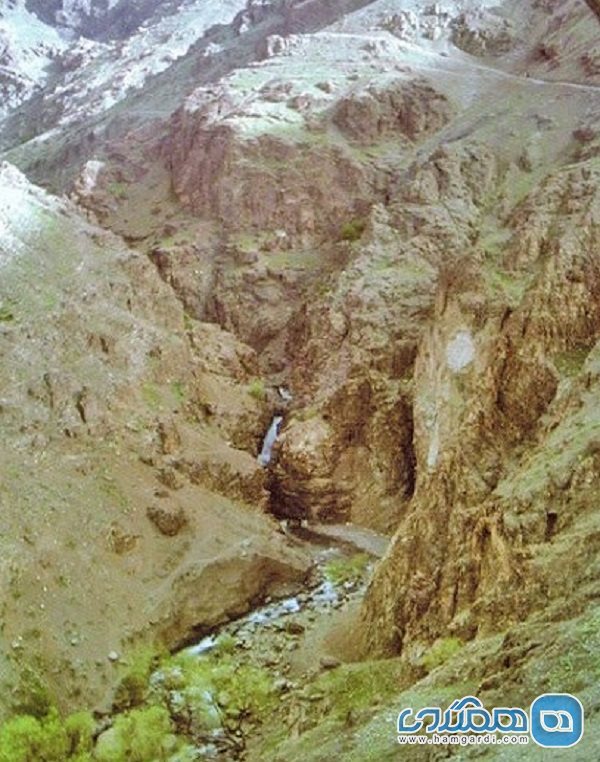 آبشار غلاک یکی از زیباترین آبشارهای منطقه شمیران به شمار می رود