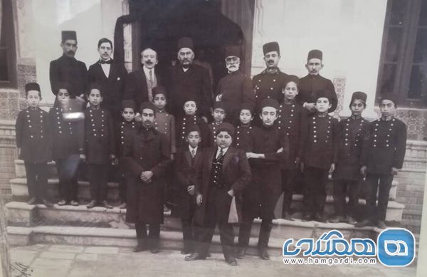 احمدشاه قاجار، همکلاسی ها و معلم ها