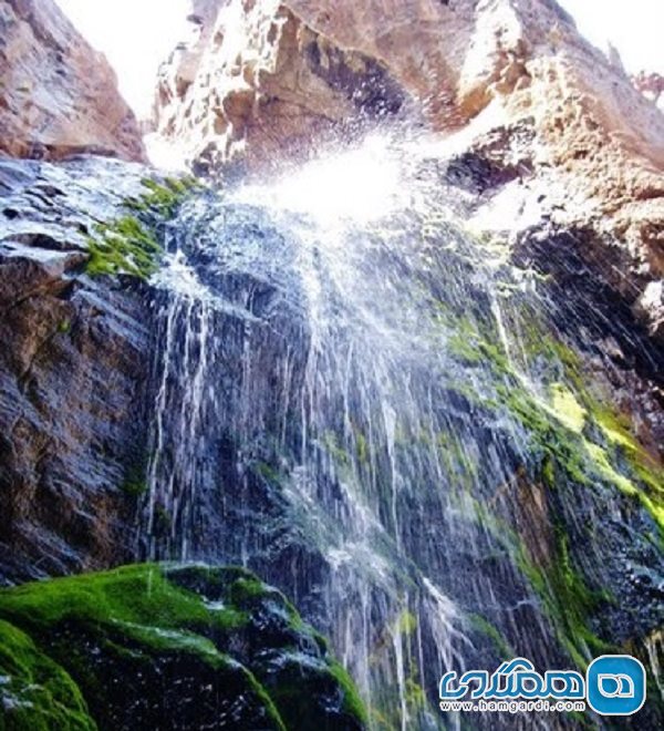 آبشارهای خوشکار یکی از معروف ترین جاذبه های طبیعی استان کرمان است
