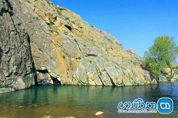 چشمه بلاغ حک یکی از جاذبه های گردشگری استان مرکزی است