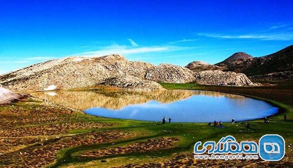 دریاچه برم فیروز یکی از جاذبه های طبیعی استان فارس است