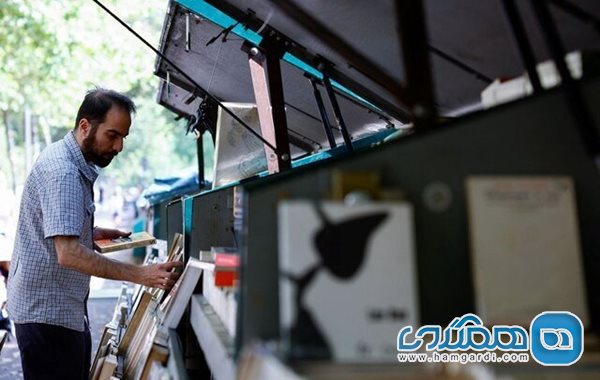 گردشگران کتاب فروشان رود سن را نجات دادند