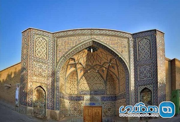 مسجد آقانور یکی از مساجد دیدنی استان اصفهان به شمار می رود