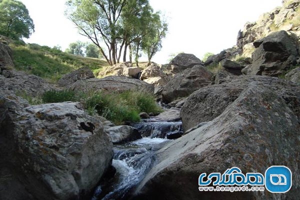 آبشار ورگه سران یکی از جاذبه های گردشگری سرعین است