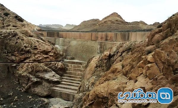 سد کبار یکی از جاذبه های گردشگری استان قم به شمار می رود