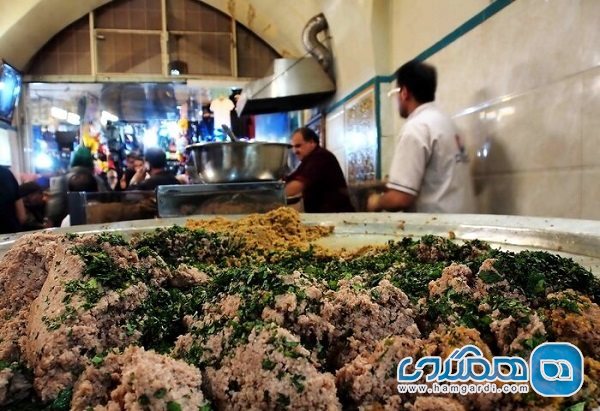 خوراک های سنتی اصفهان چقدر گردشگر جذب می کنند؟