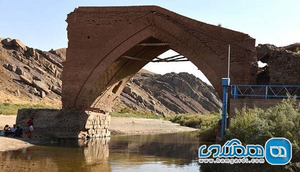 پل گل قشلاق یکی از پل های دیدنی استان کردستان است