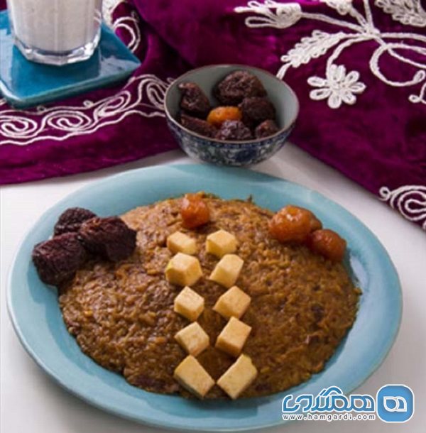 یخمه ترش یکی از خوش طعم ترین غذاهای سنتی اصفهان به شمار می رود