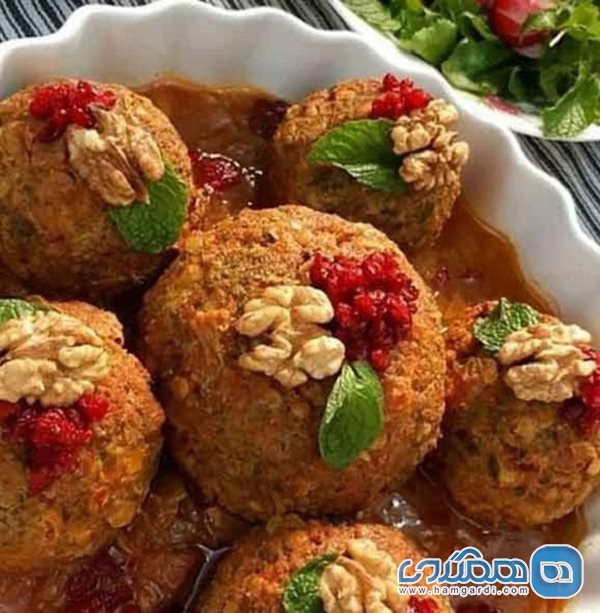 کوفته تبریزی یکی از غذاهای پرطرفدار در خطه آذربایجان ایران است