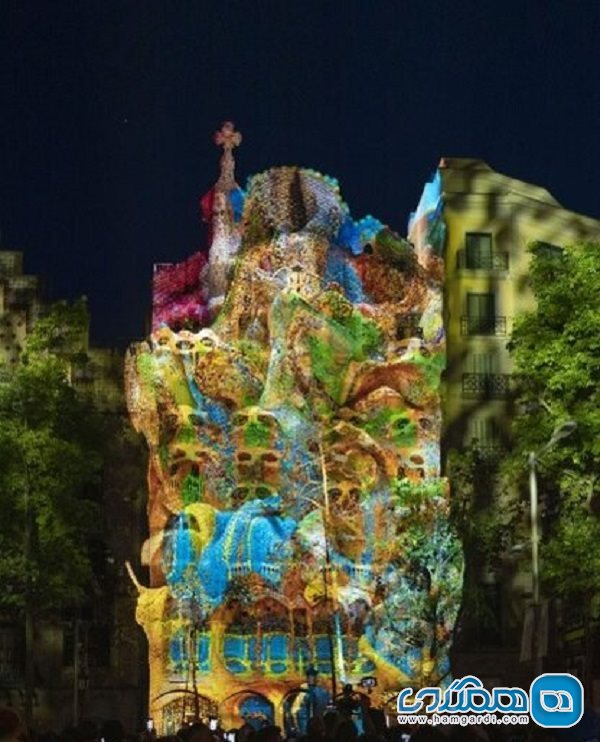 اجرای نمایشی چشم نواز با استفاده از نورپردازی بر روی ساختمان مشهور بارسلونا