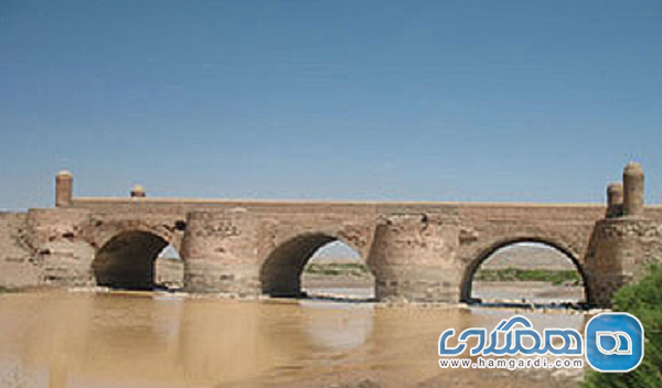 پل گاودوش آباد اوقان یکی از پل های معروف آذربایجان شرقی به شمار می رود