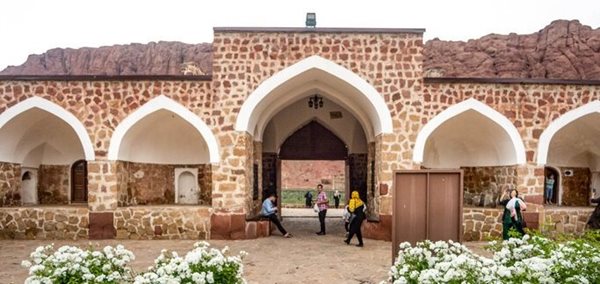کاروانسرای خواجه نظر از جمله کاروانسراهای نامزد ثبت جهانی در فهرست آثار یونسکو است