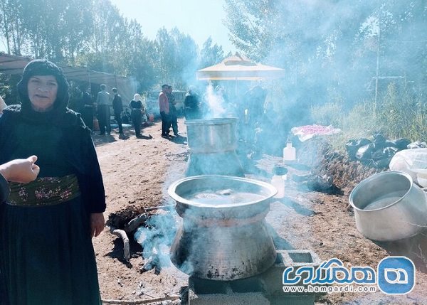 جشنواره گلاب گیری در روستای هه مروله از توابع شهرستان سنندج برگزار شد