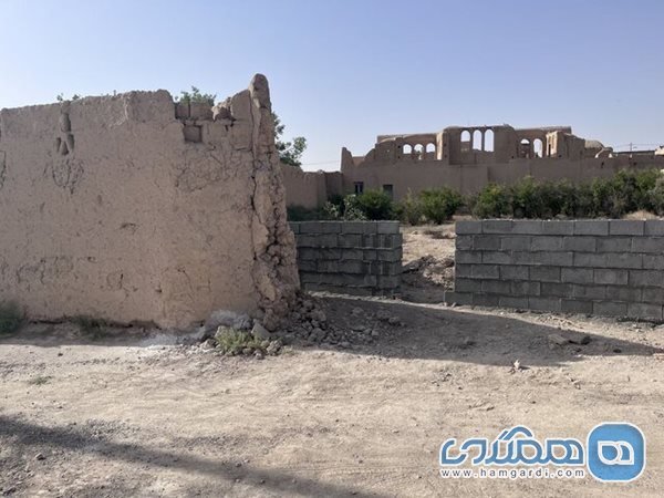  آب انبار و بخشی از حصار یک خانه قاجاری در بافت تاریخی ابرکوه تخریب شد
