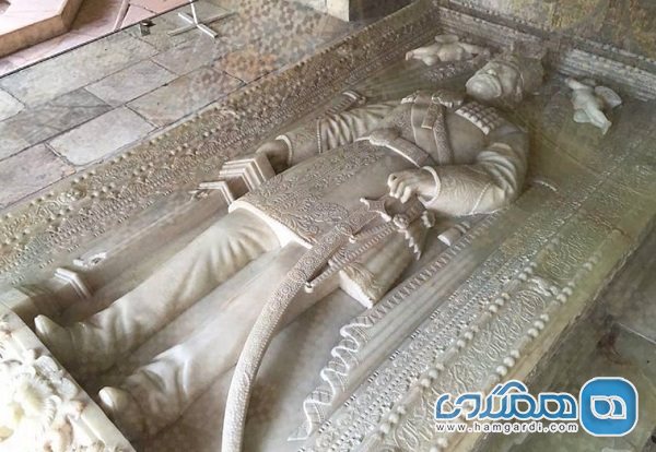سنگ قبر ناصرالدین شاه قاجار کجا بماند؟