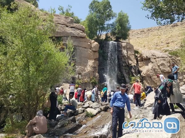 آبشار گنجنامه یکی از جاذبه های طبیعی استان همدان به شمار می رود