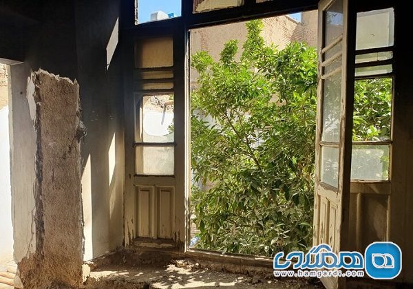 مرمت خانه پدری جلال آل احمد پس از مدتها معطلی شروع شده است