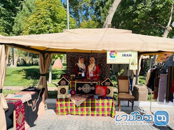 دو بانوی هنرمند گیلانی در نمایشگاه و جشنواره صنایع دستی 2023 ازبکستان شرکت کردند