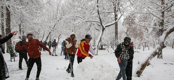 زیبایی های بارش اولین برف زمستانی در مشهد 6