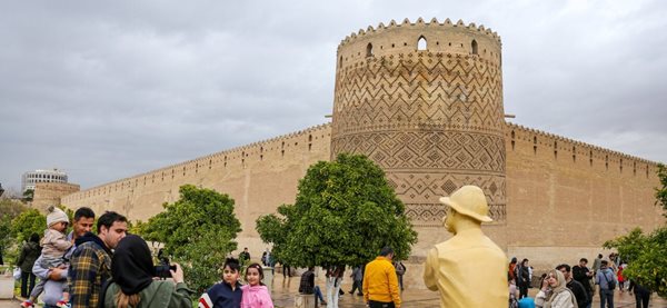 حضور گردشگران نوروزی در تخت جمشید و زندیه 6