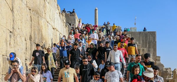 حضور گردشگران نوروزی در تخت جمشید و زندیه 3