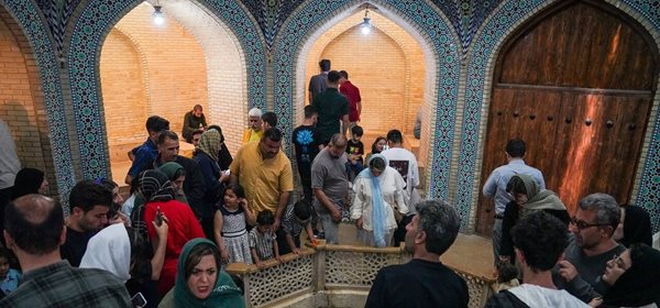 حضور گردشگران نوروزی در آرامگاه سعدی و آرامگاه حافظ شیرازی 3