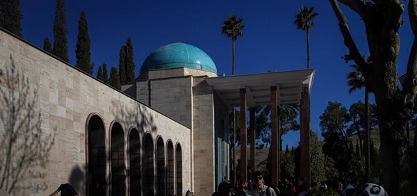حضور گردشگران نوروزی در آرامگاه سعدی و آرامگاه حافظ شیرازی 4