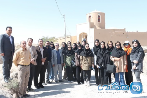 بازدید دانشجویان دانشگاه سمنان از روستای هدف گردشگری بیابانک