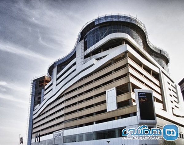 مجتمع تجاری آسمان: پارکینگ بزرگ و تنوع کالا
