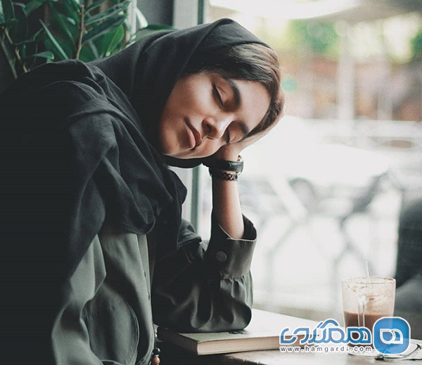 چرا ژست عکاسی در کافه اهمیت دارد؟