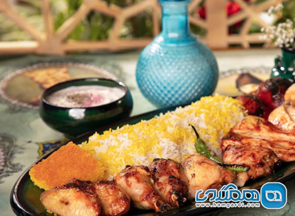 منو و تخصص ها: کباب درباری و غذاهای چلویی
