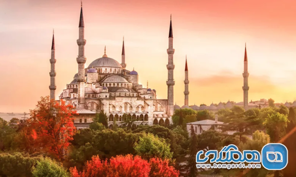 مقدمه تحلیلی: چرا پاییز 1404 بهترین زمان برای سفر از مشهد به استانبول است؟