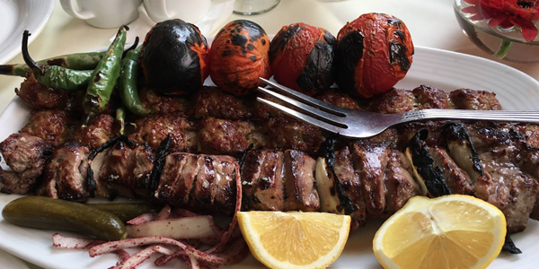 بررسی جامع منوی نایب ساعی: کباب، خوراک و بین الملل