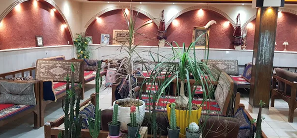 سفره خانه های تاریخی و رستوران های اصیل با طنین آواز سنتی (بافت مرکزی)