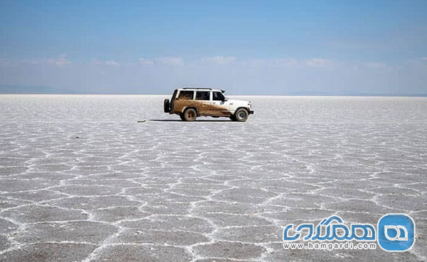 دریاچه نمک مسیله و جزیره سرگردان