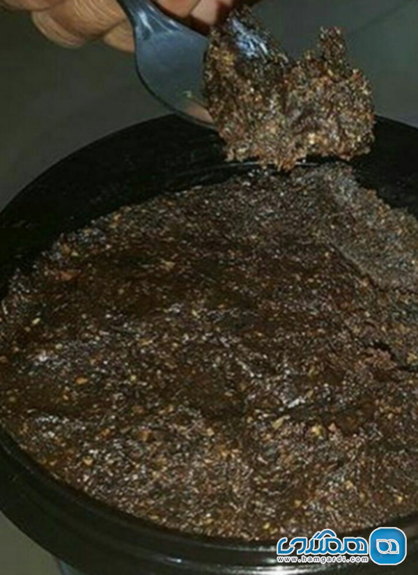 خاخل (کاکل) کسور: دسر مبتنی بر خرما و کسور