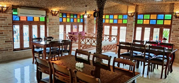 رستوران سنتی فانوس: بهترین گزینه فضای باز در نزدیکی لاکان