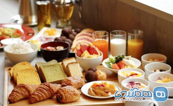 رمزگشایی از انواع سرویس هتل (BB, HB) و نقش آن در هزینه نهایی